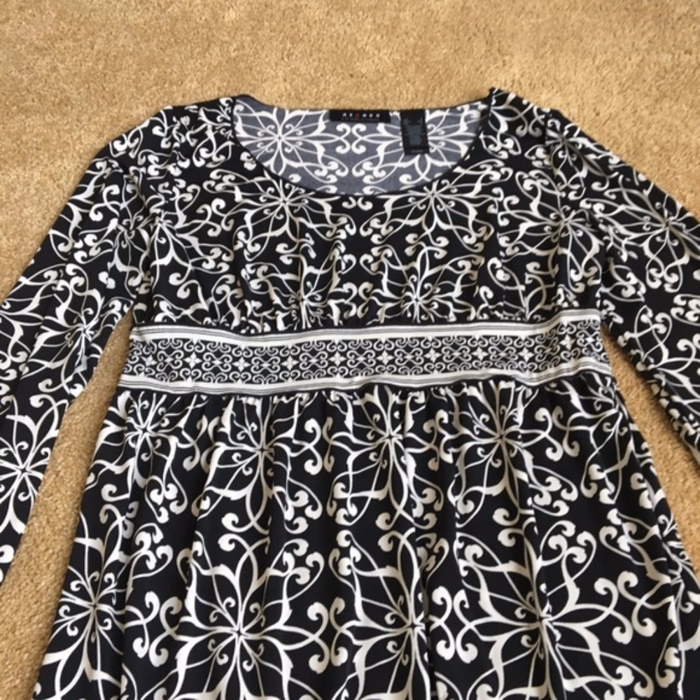 Black and white long sleeve shirt